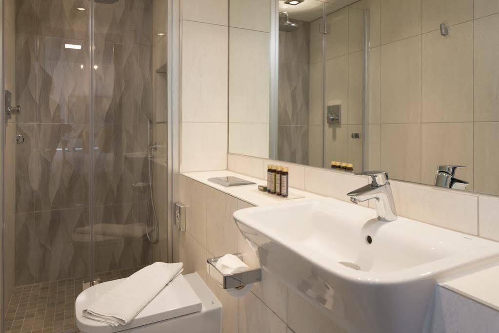 Aparthotel Roomzzz Victoria 4*
